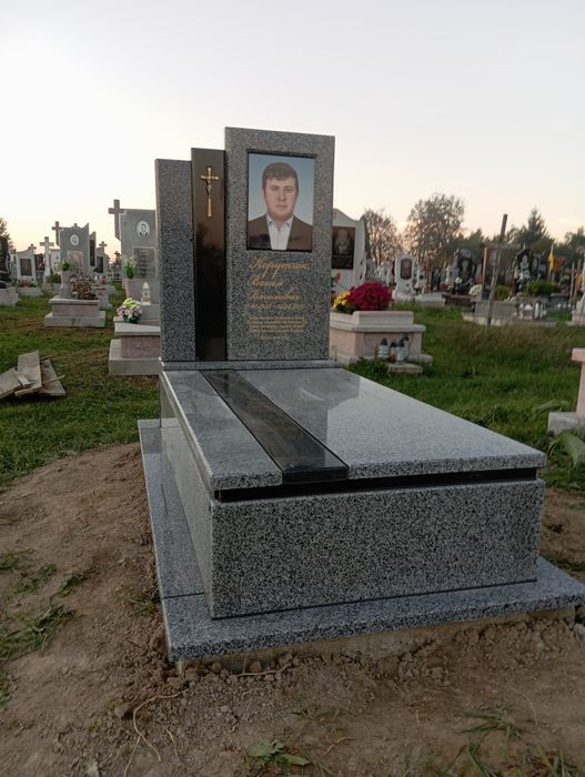 Пам'ятники з граніту від виробника