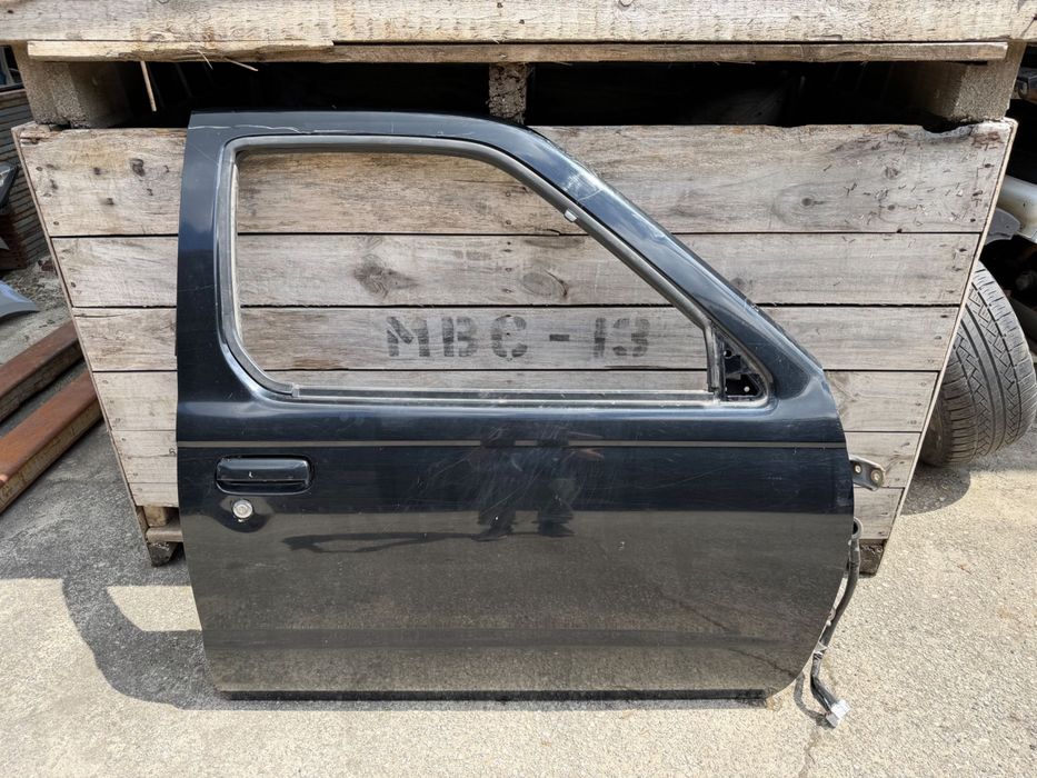 Porta da frente direita Nissan Navara D22