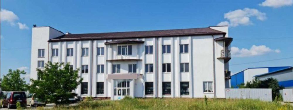 Здається в оренду цілий 2 поверх 345 м² на вул. Прибузька