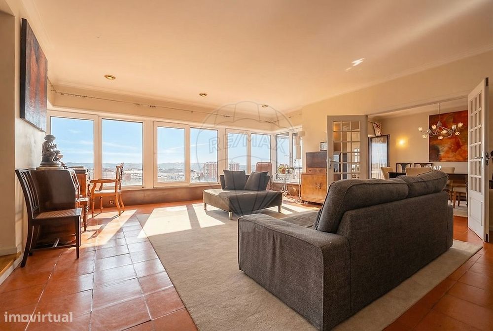 Apartamento T7 para venda