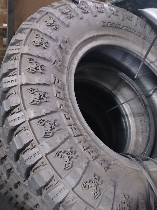 235 75 15 Radar Renegade MT