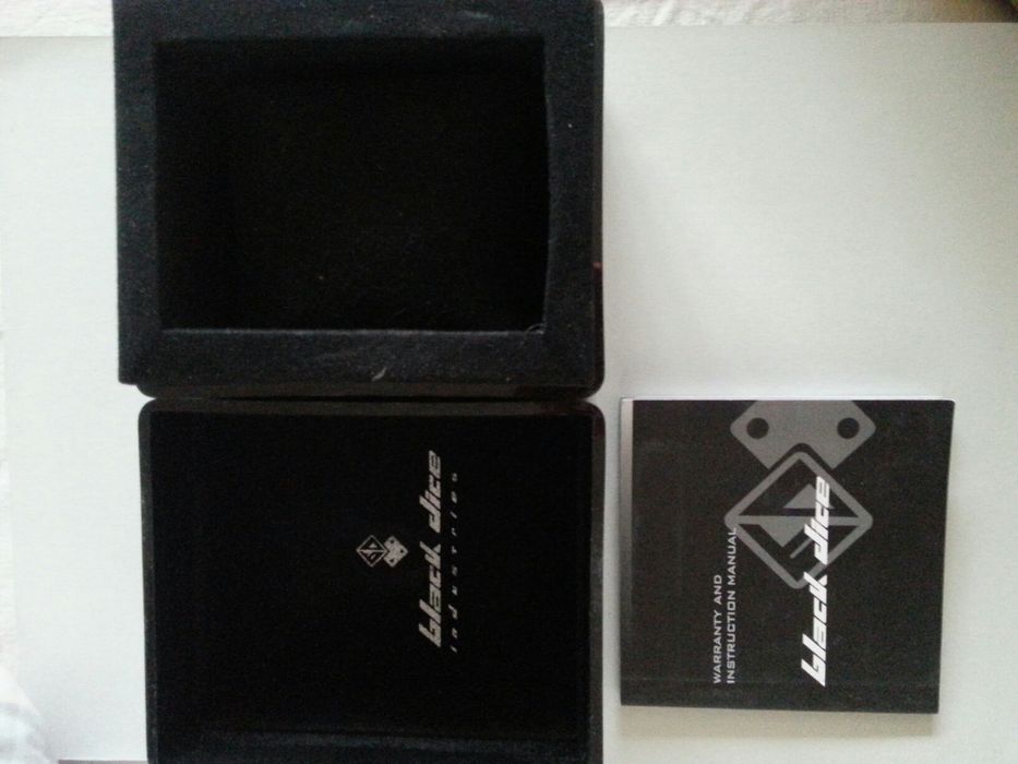 Designerski zegarek ceramiczny Black Dice.