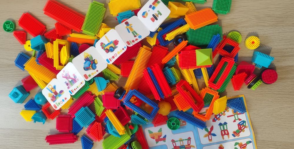 Klocki konstrukcyjne typu wafle jężyki grzebyki  170el.