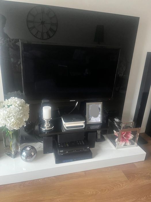 Móvel Tv lacado com leds nas laterais