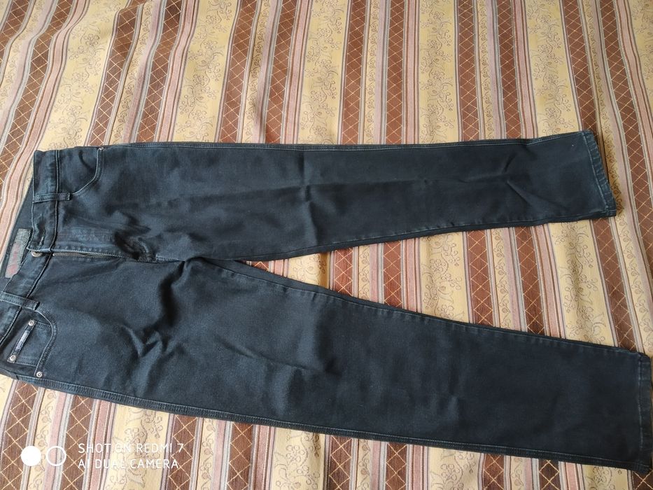 Продам новые мужские джинсы.