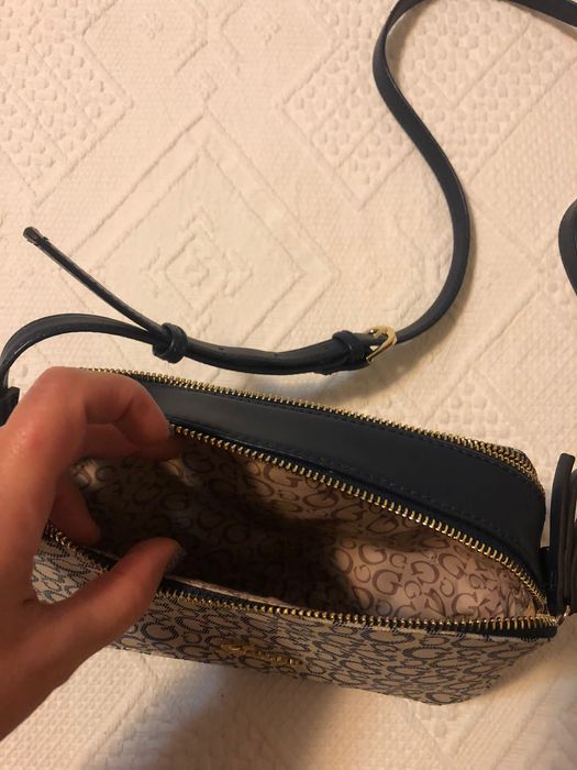 Mala Guess azul como nova