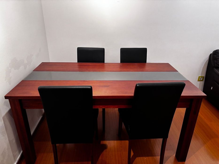 Conjunto mesa e 4 cadeiras