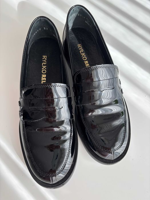 czarne mokasyny relax