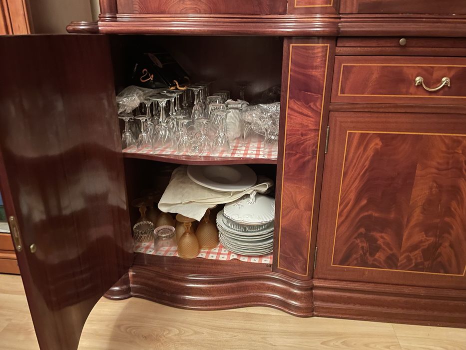 Aparador/Louceiro - Raiz de Nogueira/Mogno