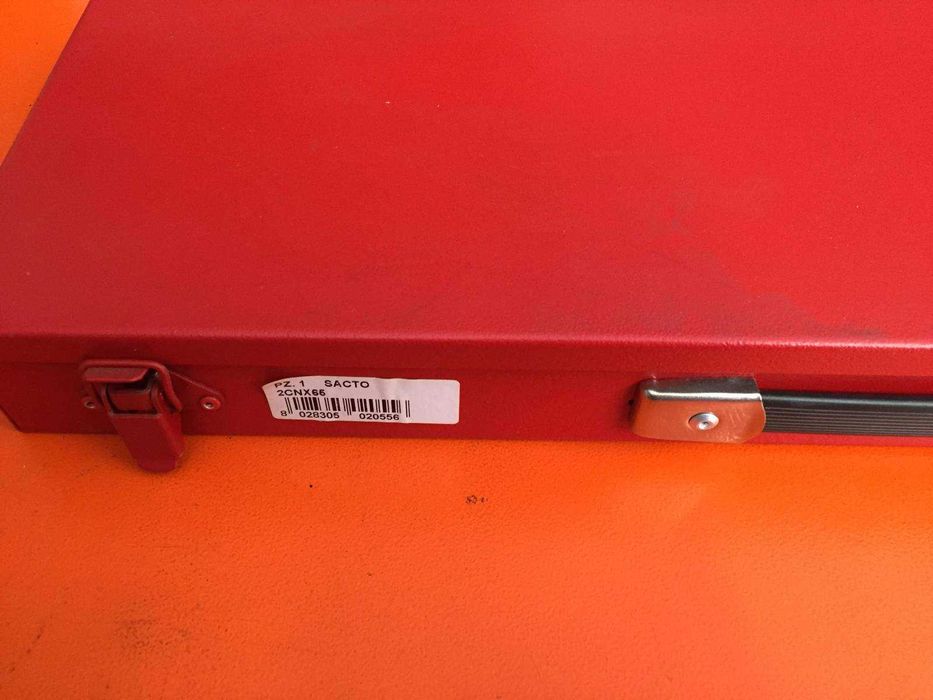 Rebitadora de porcas de cravar