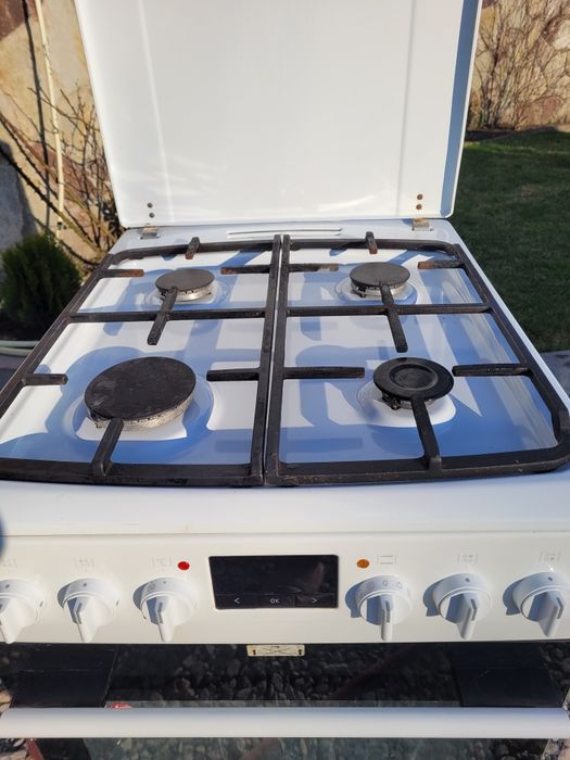 Продам газову плиту з електричною духовкою