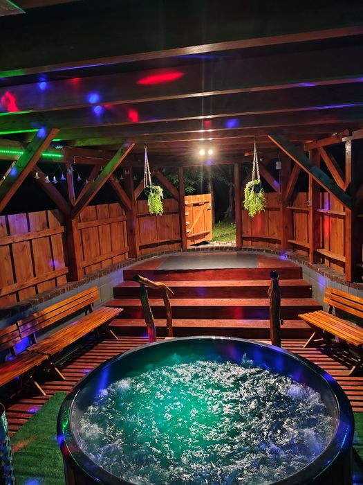 Domek z balią i salą na imprezy i przyjęcia