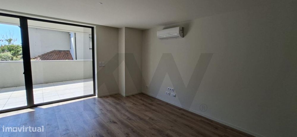 Arrendamento - T2 novo com terraço em Paranhos, Porto