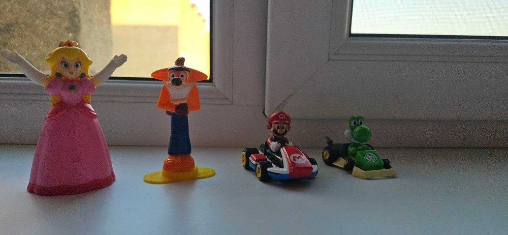 Іграшки Маріо, краш бандікут. Mario Cart, Yoshi.