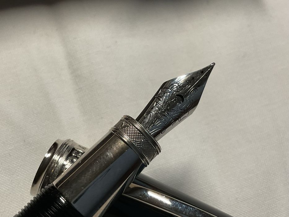 Caneta tinteiro da marca Visconti com estojo e garantia