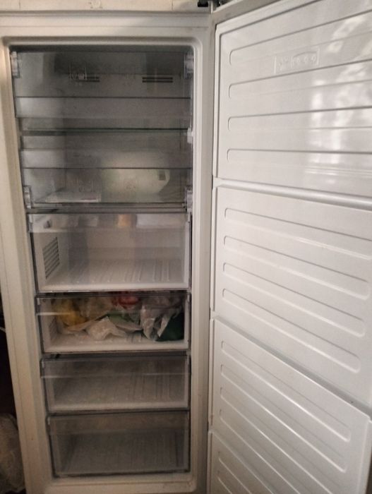 Продам морозильную камеру beko