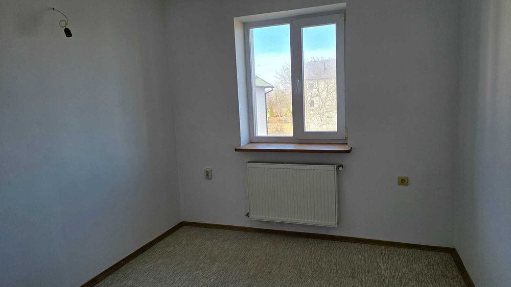 Добротний напівособняк з ремонтом та ділянкою у чудовому місці