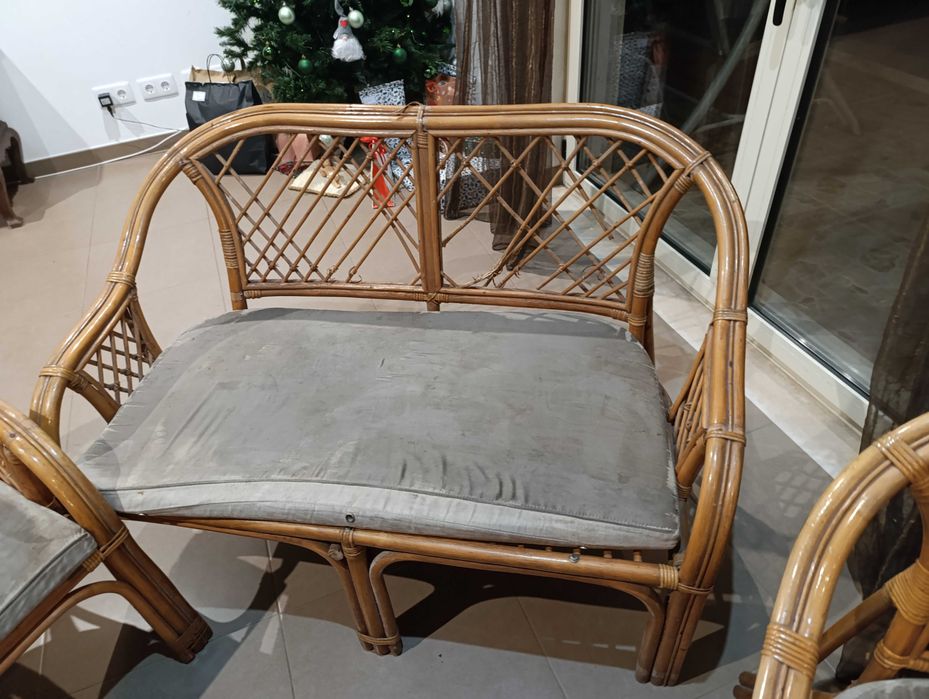 Conjunto mesa, 2 sofás individuais e um sofá 2 lugares