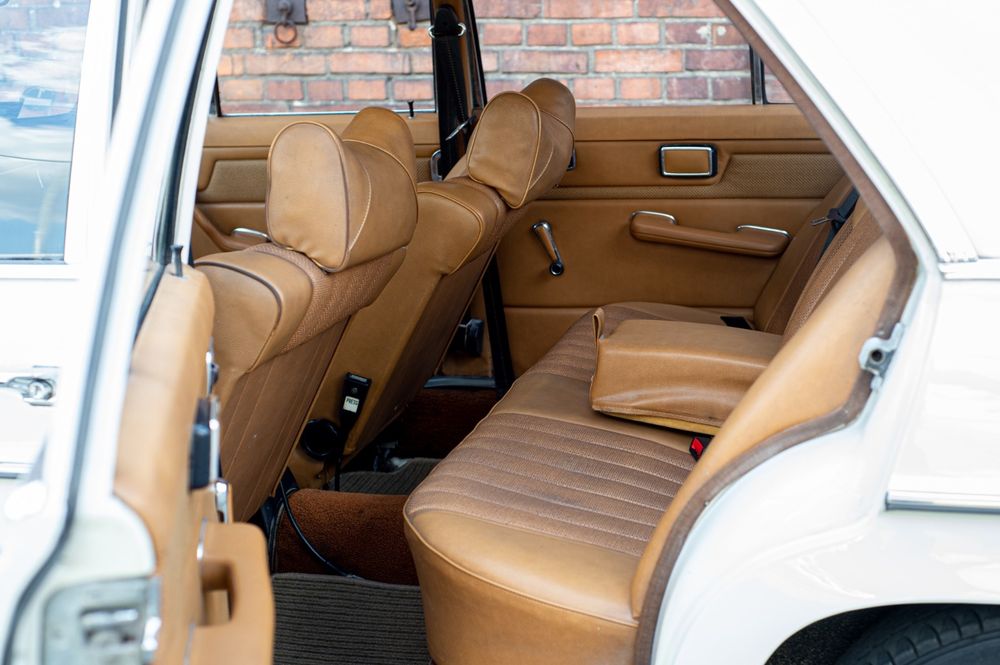 Mercedes w 115 do ślubu,wesele imprezy wynajem