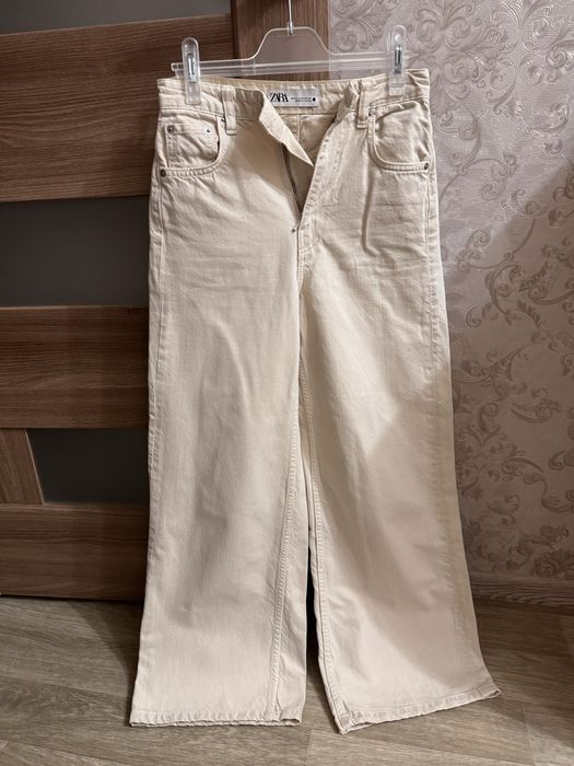 Бежевые штаны Zara