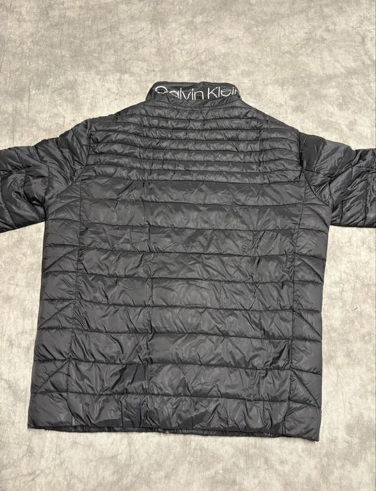 Calvin Klein - Casaco preto acolcoado