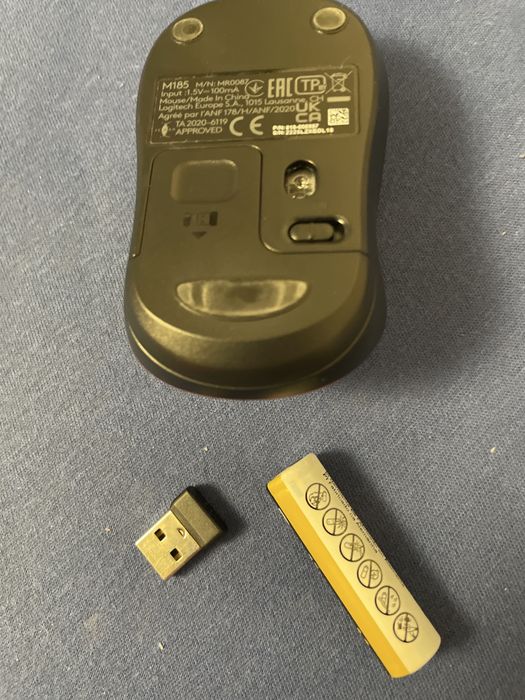 Myszka Logitech M185 Czarno-czerwony