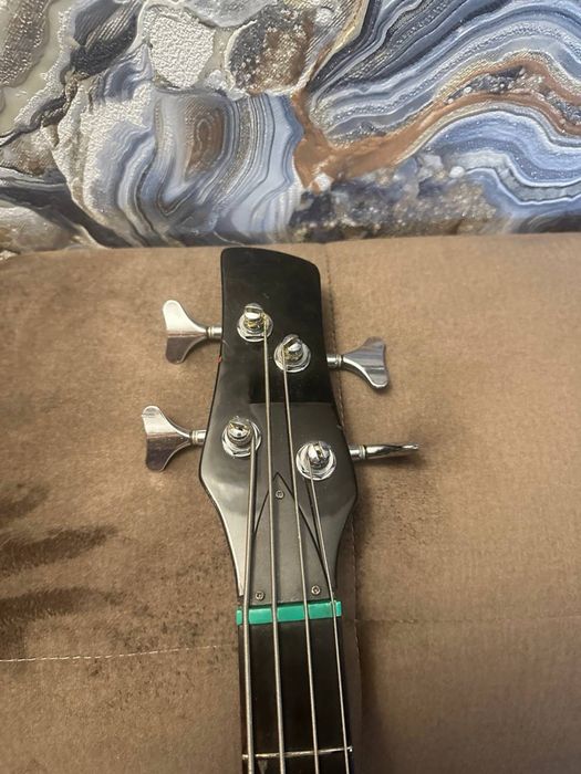 Продам бас-гітару