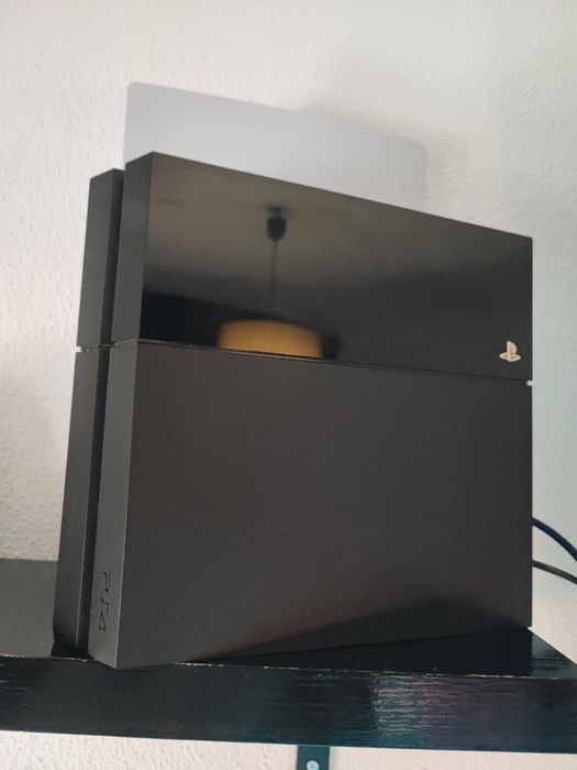 Ps4 nova pequenas marcas de uso