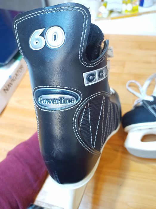 Patins CCM powerline 60 hóquei no gelo