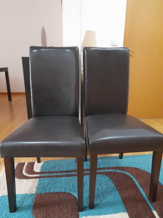 6 cadeiras castanho escuro. 100€