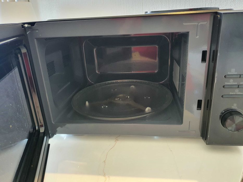 Becken Microwave Oven - Microondas com funcionalidade extra de grelhador