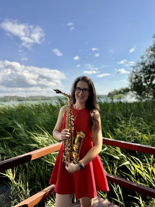 Saksofonistka oferuje koncerty oprawę muzyczną ślubów wesel