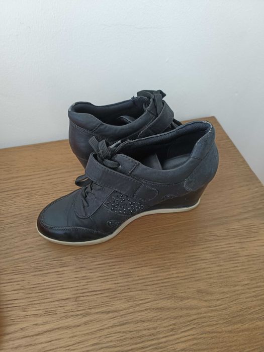 Tênis bota com cunha