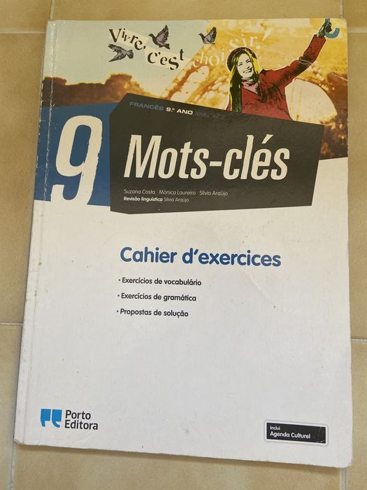 Caderno de atividades de Francês 9 ano