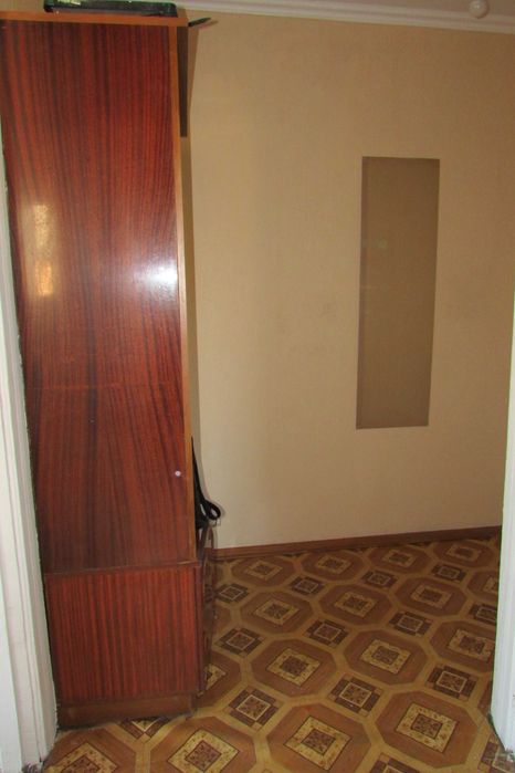 Ст. метро Почайна.  вул. Троїцько-Кирилівська 14