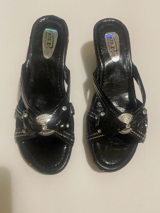 Жіночі шльопанці на літо