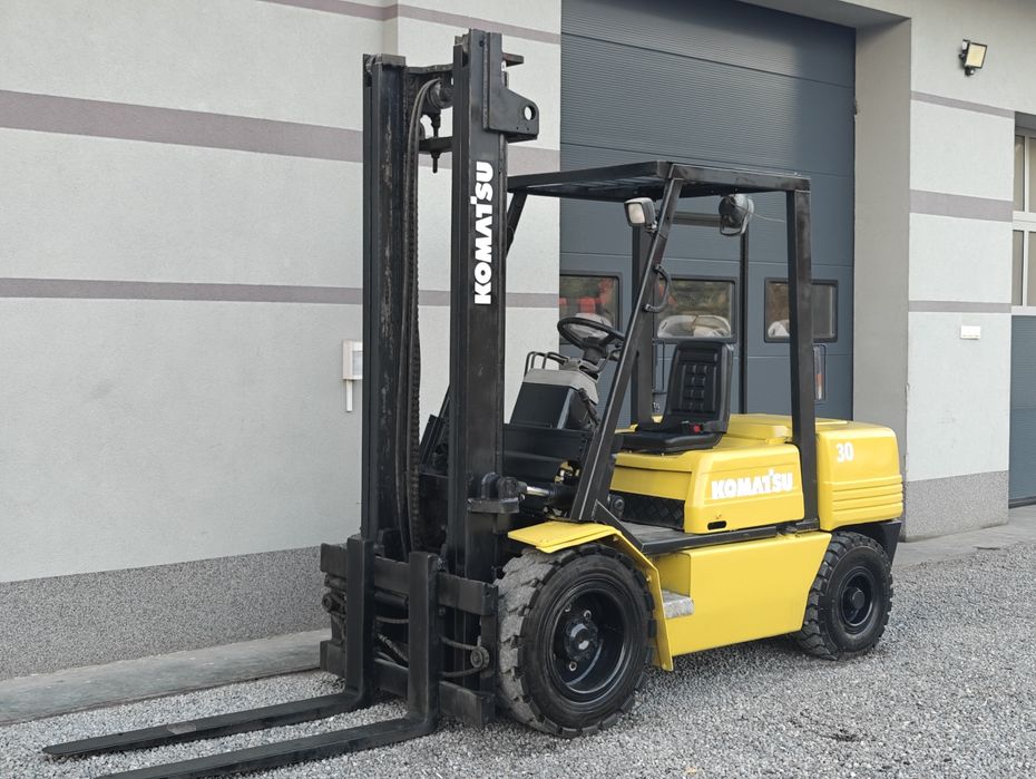 Wózek widłowy Komatsu FD30 3T Diesel Pompowane opony Przesuw Boczny