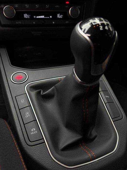 SEAT Ibiza 1.0 TSI 110cv FR — 2024 Cinzento Magnetic Tech | Interior Le Mans Azul Escuro | 16 mil km