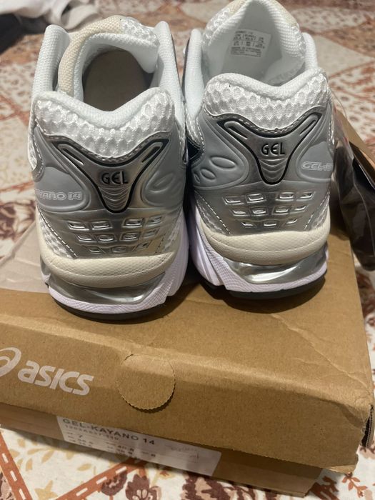 ASICS Gel-Kayano 14 com fatura