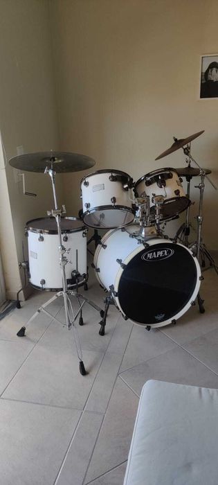 Bateria Mapex Saturn Maple/Walnut con Pratos Planet Z