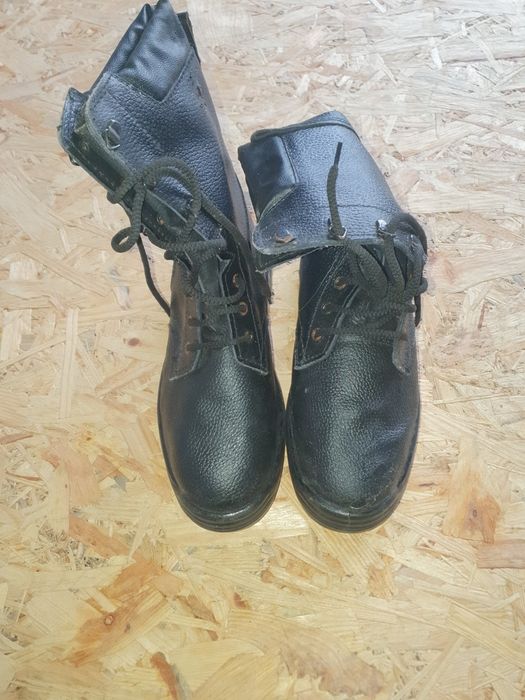 Ботинкии 2 пари 40-41 р-и.