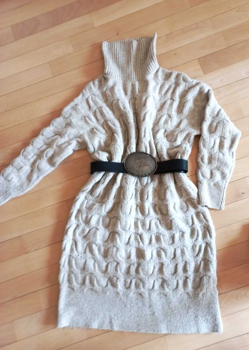 Dzianinowa sukienka z golfem Medicine L