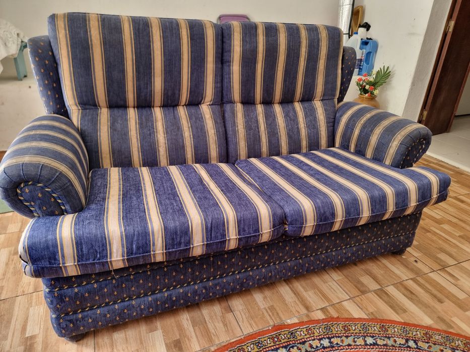 Conjunto Sofá-cama + 2 Poltronas às Riscas