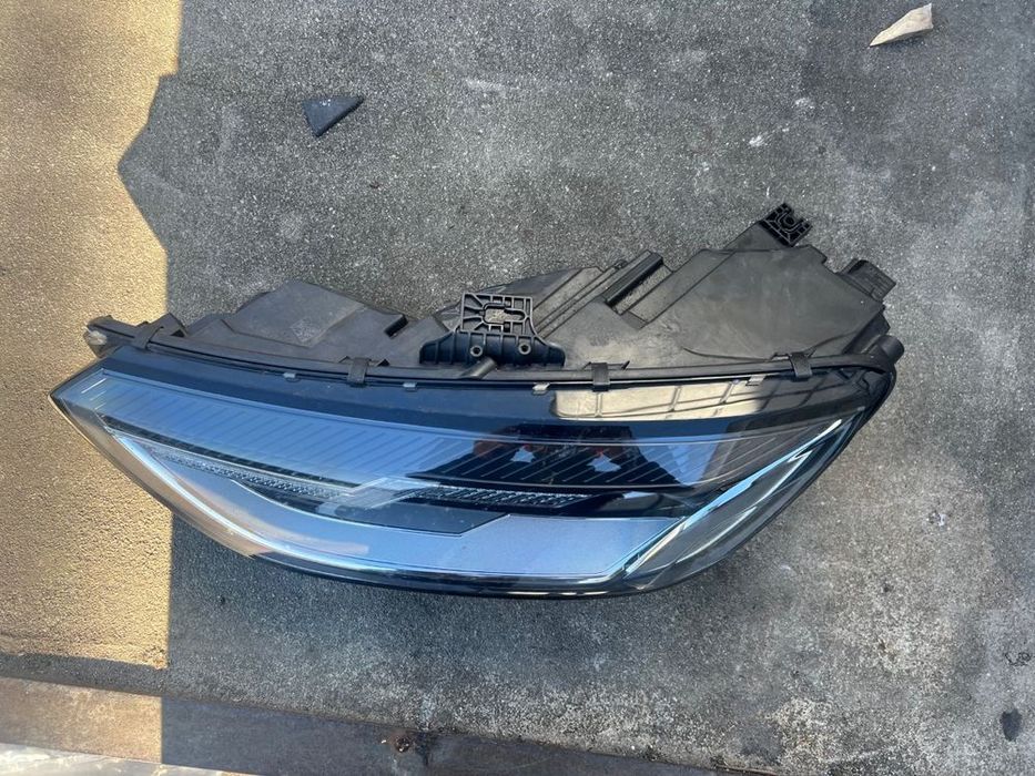 Otica Frente esquerda Led Audi A4 8W