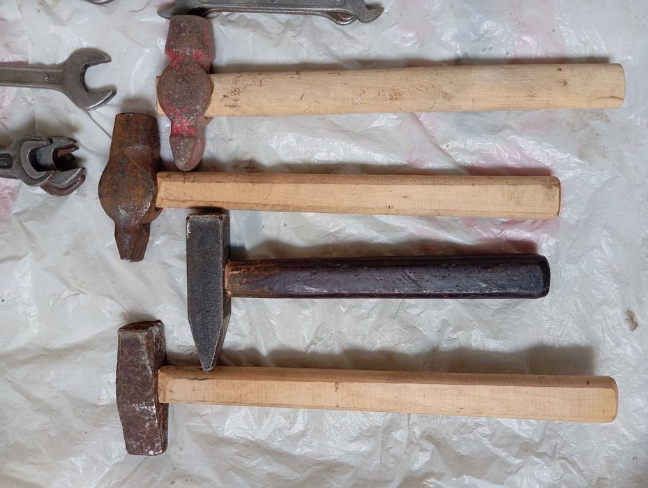 Молотки и слесарные ключи рожковые