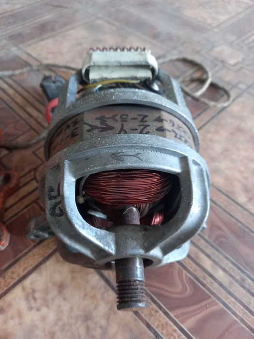 Електродвигун з старої стіральної машини  з Німеччини швидкісний