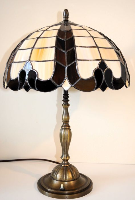 Piękna lampa witrażowa