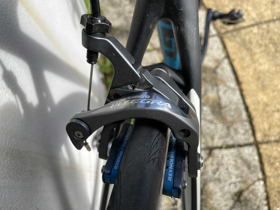 Bicicleta Estrada GT rodas Reynolds carbono M SRAM Force 22 Impecável