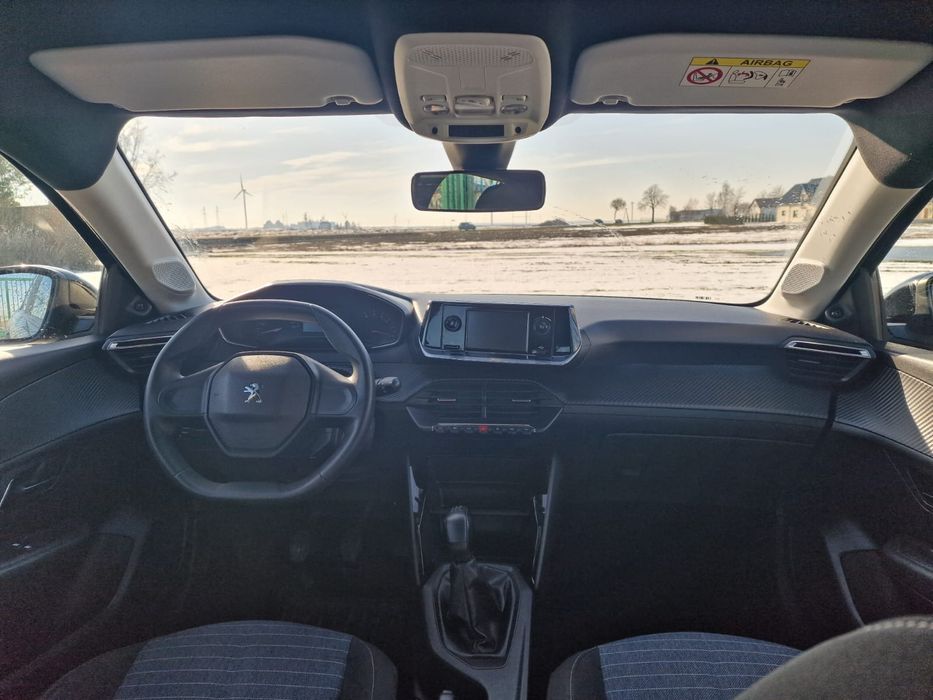 PEUGEOT 208 1.2 pureTech 75KM. Super stan. Bardzo mały przebieg.