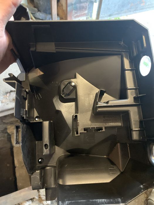 Продам корпус запобіжників Scenic 2